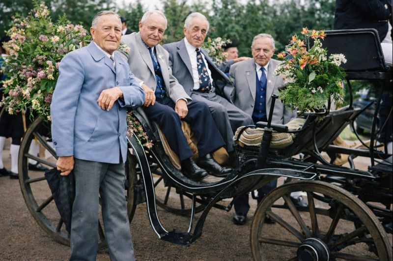 Festumzug 1986 mit Gründungsmitgliedern in Kutsche